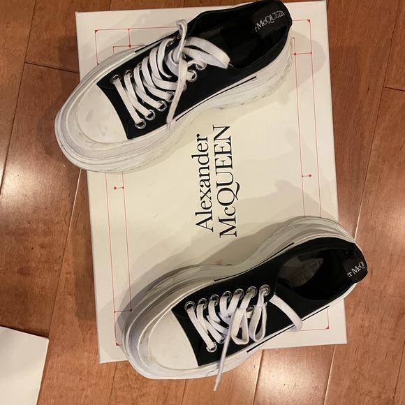 Alexander McQueen sneakers in new condition size 5 - Picture 1 of 5
